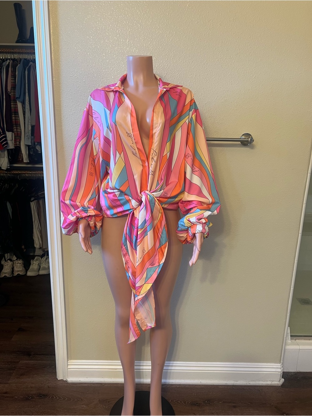Tie-Front Long Sleeve Women's Blouse in Multi Pink Stripe. Size XL